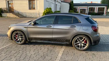 MERCEDES-BENZ GLA