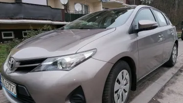 TOYOTA Auris