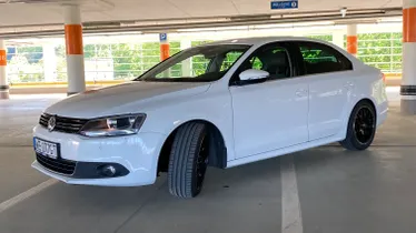 VOLKSWAGEN Jetta
