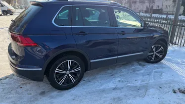 VOLKSWAGEN Tiguan