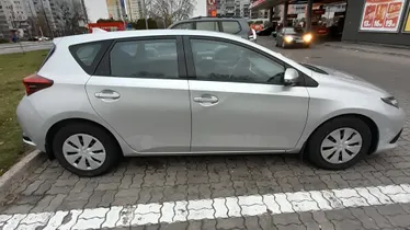 TOYOTA Auris