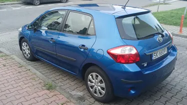 TOYOTA Auris
