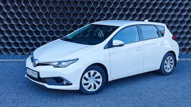 TOYOTA Auris