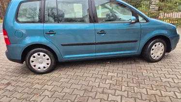 VOLKSWAGEN Touran