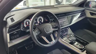 AUDI Q8 