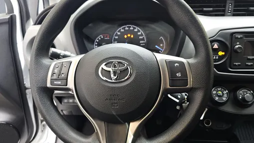 TOYOTA Yaris Yaris 1.5 Active