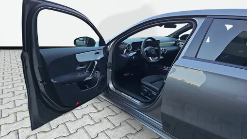 MERCEDES-BENZ A Klasa A 250 e PHEV AMG Line 8G-DCT