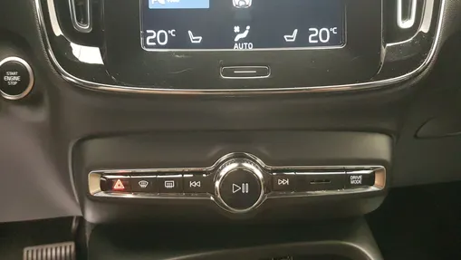 VOLVO XC40 XC40 T3 Momentum Pro aut