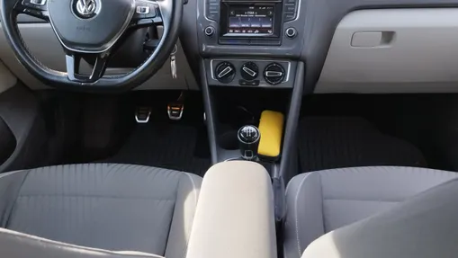 VOLKSWAGEN Polo -