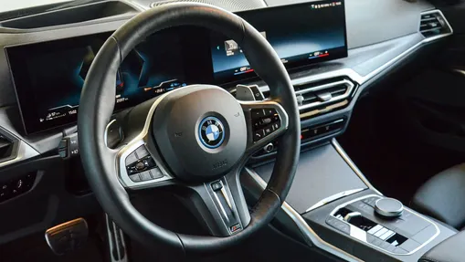BMW Seria 3 330e xDrive M Sport sport-aut