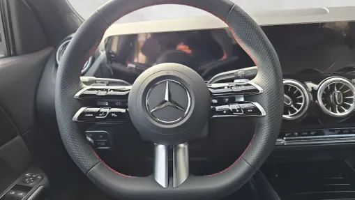 MERCEDES-BENZ GLA GLA 200 AMG Line Nowy