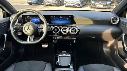 MERCEDES-BENZ A Klasa A 200 7G-DCT