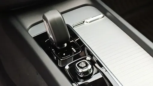 VOLVO XC60 XC60 T6 Plug-In Hybrid AWD Plus Dark aut