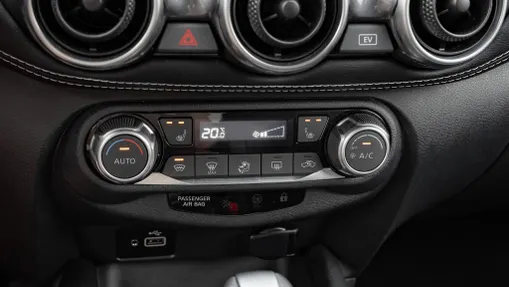 NISSAN Juke Juke 1.6 Hybrid N-Connecta AMT