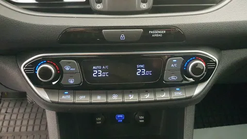 HYUNDAI i30 i30 1.5 T-GDI 48V Smart