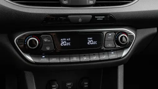 HYUNDAI i30 i30 1.5 T-GDI 48V Smart