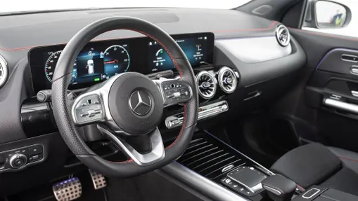 MERCEDES-BENZ EQA EQA 250 66.5kWh AMG Line