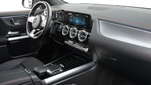 MERCEDES-BENZ EQA EQA 250 66.5kWh AMG Line