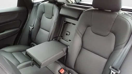 VOLVO XC60 XC60 B5 B AWD Plus Dark aut