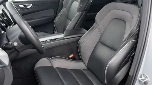 VOLVO XC60 XC60 B4 B Plus Dark aut