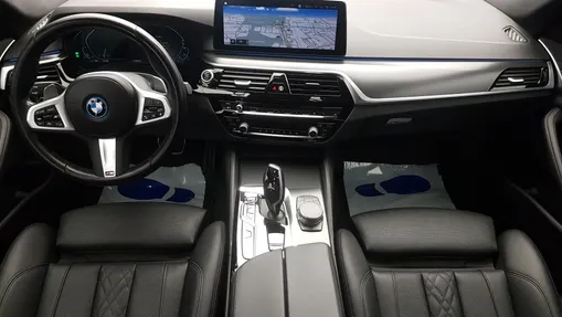 BMW Seria 5 530e xDrive M Sport sport-aut