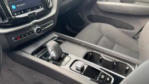 VOLVO XC60 XC60 B4 B Momentum Pro aut