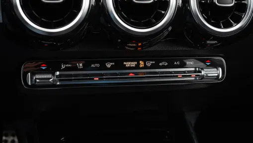 MERCEDES-BENZ GLB GLB 200 4-Matic AMG Line 8G-DCT