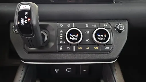 LAND ROVER Defender Defender 110 3.0 D300 mHEV SE