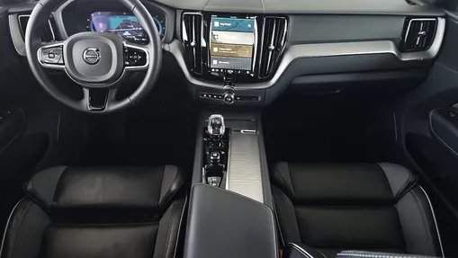 VOLVO XC60 XC60 B4 D AWD Plus Dark aut