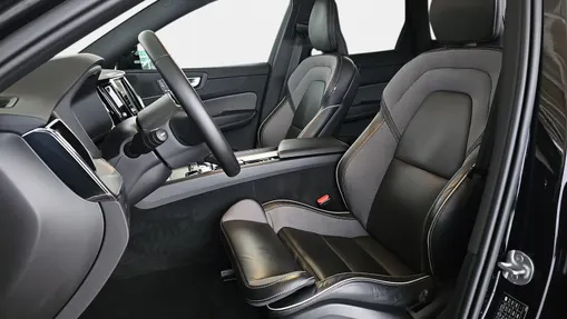 VOLVO XC60 XC60 B4 D AWD Plus Dark aut