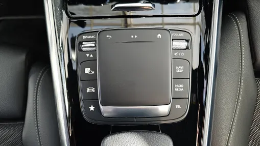 MERCEDES-BENZ EQA EQA 300 66.5kWh 4-Matic Progressive