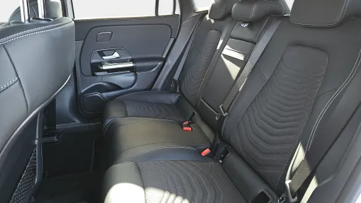 MERCEDES-BENZ EQA EQA 300 66.5kWh 4-Matic Progressive