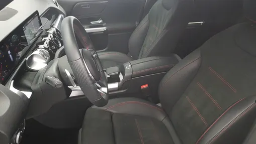 MERCEDES-BENZ GLB GLB 200 4-Matic AMG Line 8G-DCT