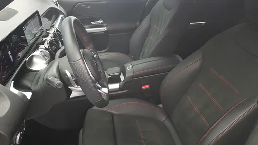 MERCEDES-BENZ GLB GLB 200 4-Matic AMG Line 8G-DCT