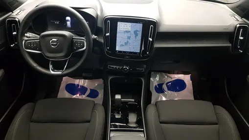 VOLVO XC40 XC40 73kWh P6 Recharge Plus aut