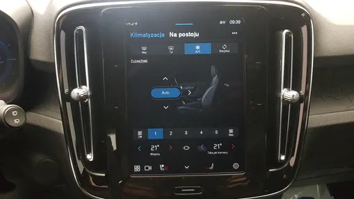 VOLVO XC40 XC40 73kWh P6 Recharge Plus aut