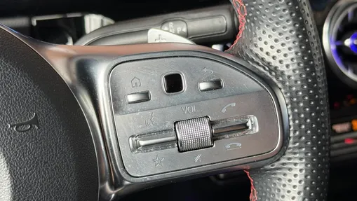 MERCEDES-BENZ EQA EQA 350 66.5kWh 4-Matic AMG Line