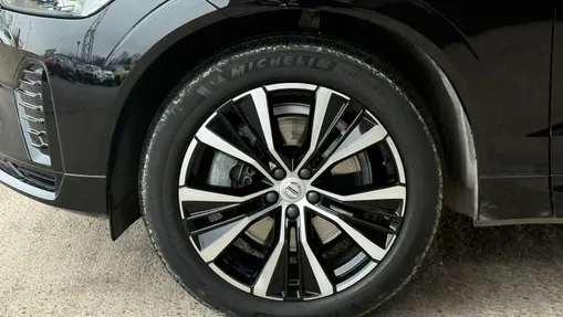 VOLVO XC60 XC60 B5 B AWD Plus Dark aut