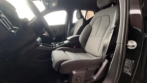 VOLVO XC40 XC40 73kWh P6 Recharge Plus aut
