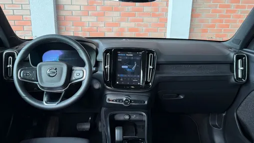 VOLVO XC40 XC40 73kWh P6 Recharge Plus aut