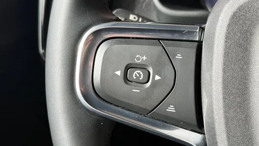 VOLVO XC40 XC40 73kWh P6 Recharge Plus aut