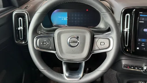 VOLVO XC40 XC40 73kWh P6 Recharge Plus aut