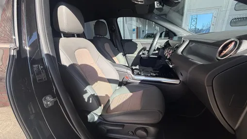 MERCEDES-BENZ EQA EQA 300 66.5kWh 4-Matic Electric Art
