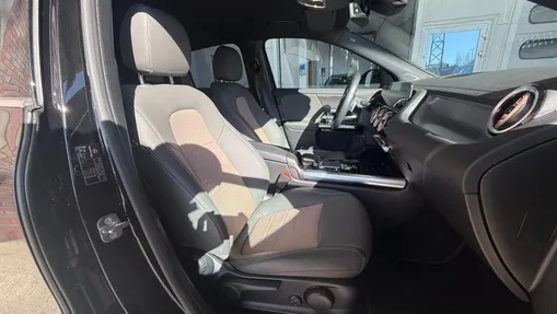 MERCEDES-BENZ EQA EQA 300 66.5kWh 4-Matic Electric Art