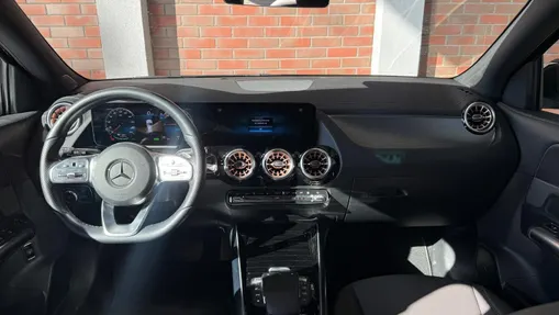 MERCEDES-BENZ EQA EQA 300 66.5kWh 4-Matic Electric Art