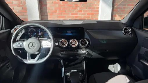 MERCEDES-BENZ EQA EQA 300 66.5kWh 4-Matic Electric Art