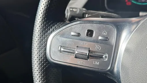 MERCEDES-BENZ EQA EQA 300 66.5kWh 4-Matic Electric Art