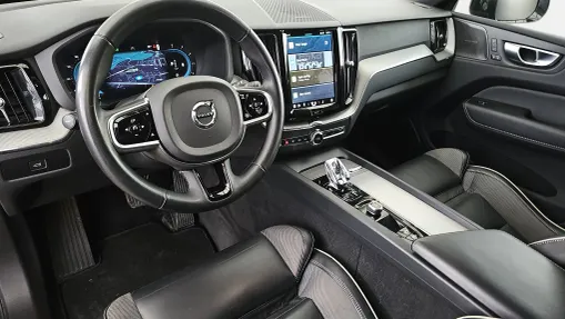 VOLVO XC60 XC60 B4 D AWD Plus Dark aut