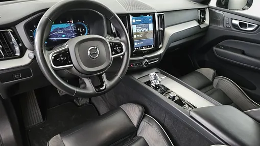 VOLVO XC60 XC60 B4 D AWD Plus Dark aut