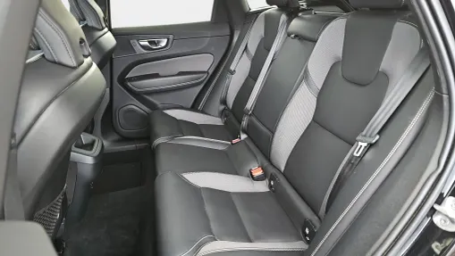 VOLVO XC60 XC60 B4 D AWD Plus Dark aut